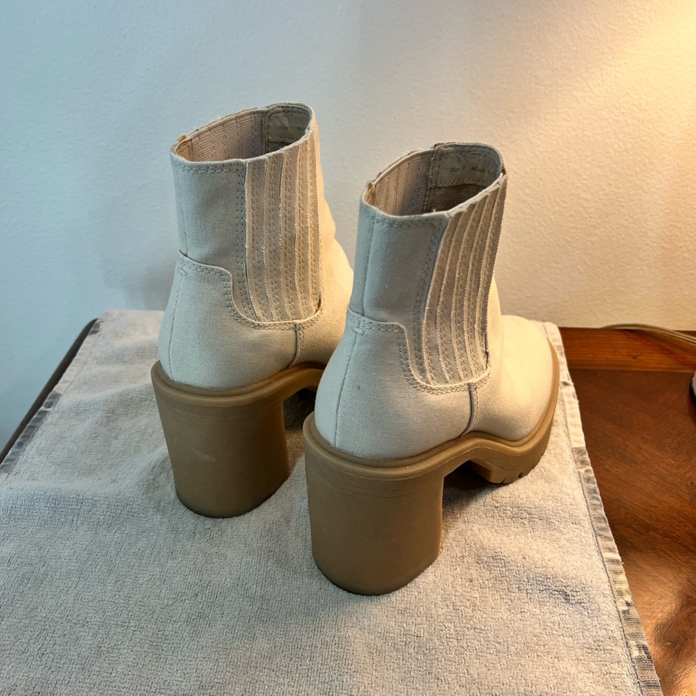 Dolce Vita Caster H2O booties in cream/ivory - Picture 4 of 4
